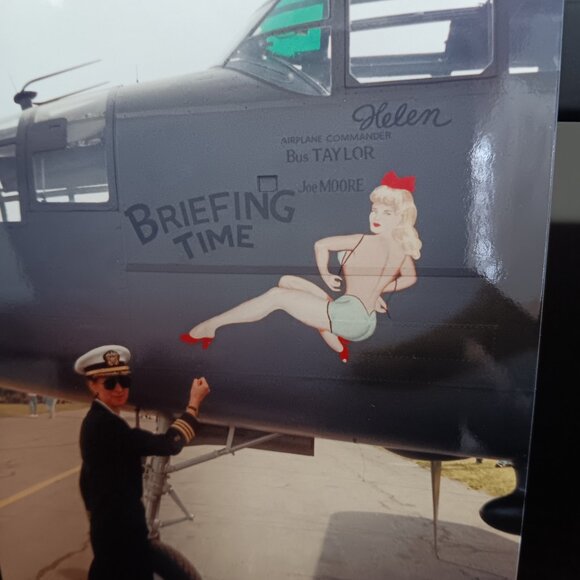 Rare 1999 Perrone Aviation Genuine Leather Bomber Jacket Nose Art  Briefing Time - Picture 9 of 10